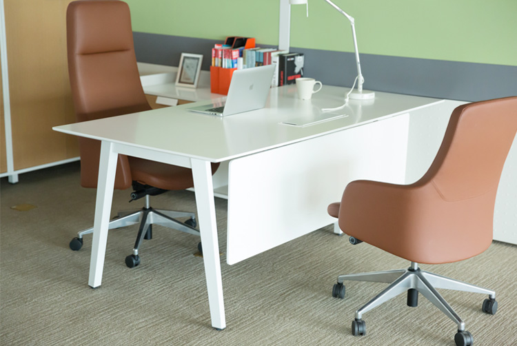 震旦aurora 办公桌 plane定制系列会议桌 3600*1500*740 米白色 桌脚